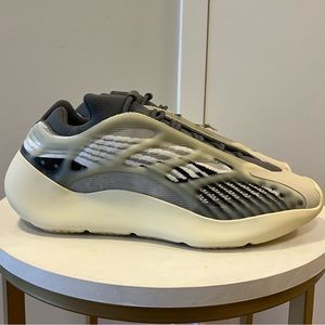 Yeezy 700 V3 Salt- Size 12.5 (Fits like 12) Brand New (Deadstock)